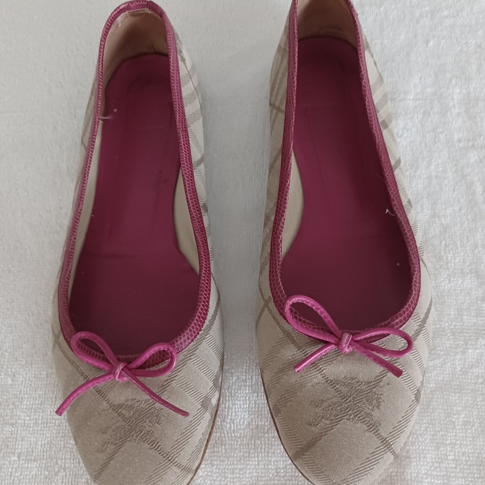Auth. Burberry iconic flats 38B/8